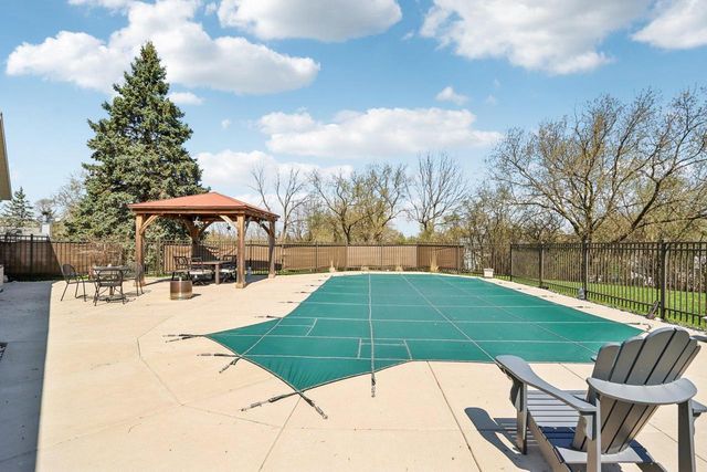 4780 Meadow VIEW E, Brookfield, WI 53005