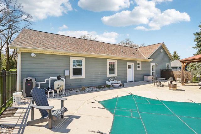 4780 Meadow VIEW E, Brookfield, WI 53005