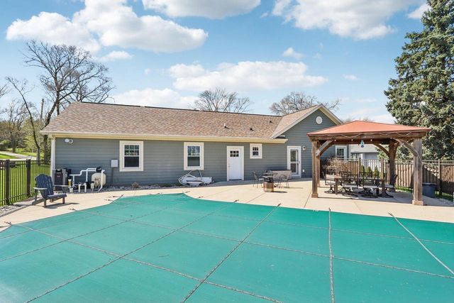 4780 Meadow VIEW E, Brookfield, WI 53005
