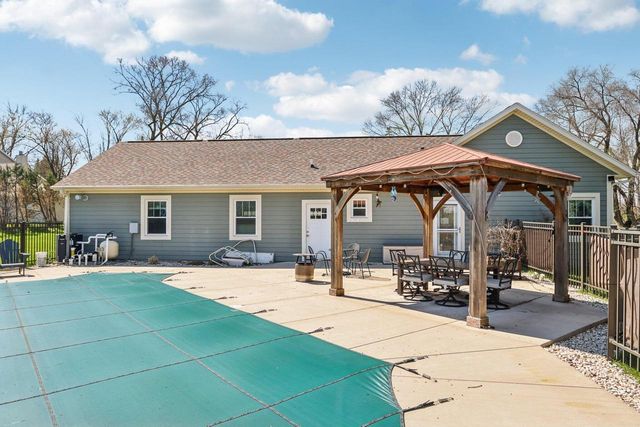 4780 Meadow VIEW E, Brookfield, WI 53005