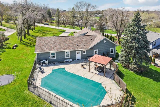 4780 Meadow VIEW E, Brookfield, WI 53005
