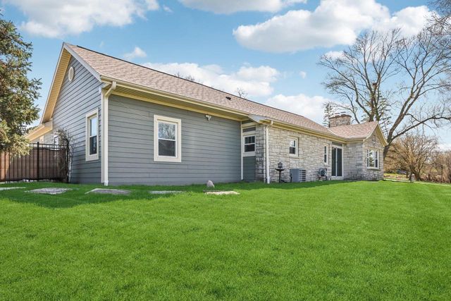 4780 Meadow VIEW E, Brookfield, WI 53005