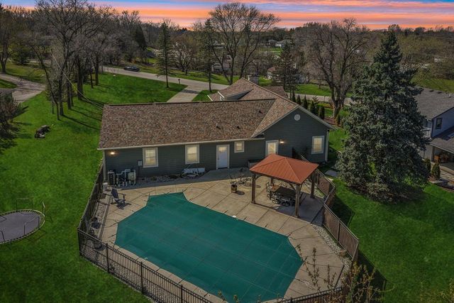 4780 Meadow VIEW E, Brookfield, WI 53005