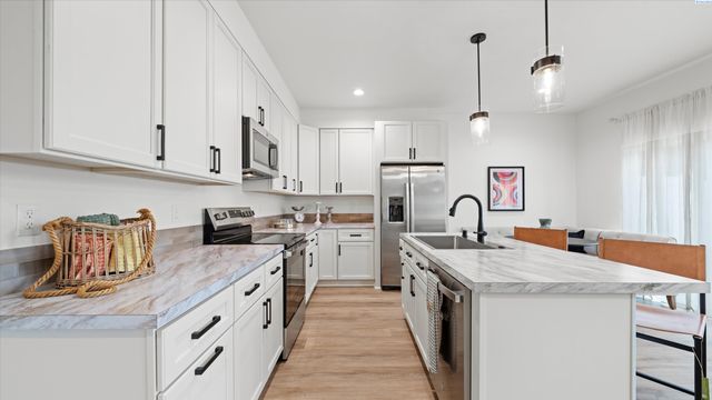 3569 W 6th Place, Kennewick, WA 99336