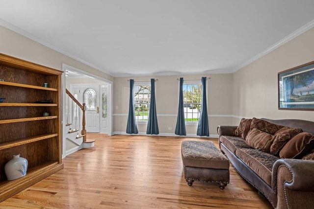 1002 Shimer Court, Naperville, IL 60565