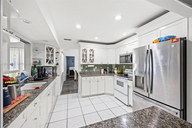 1831 Hiltonia Circle, West Palm Beach, FL 33407