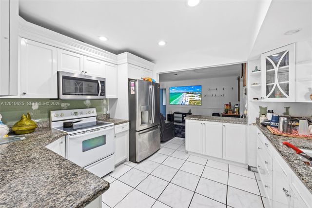 1831 Hiltonia Circle, West Palm Beach, FL 33407