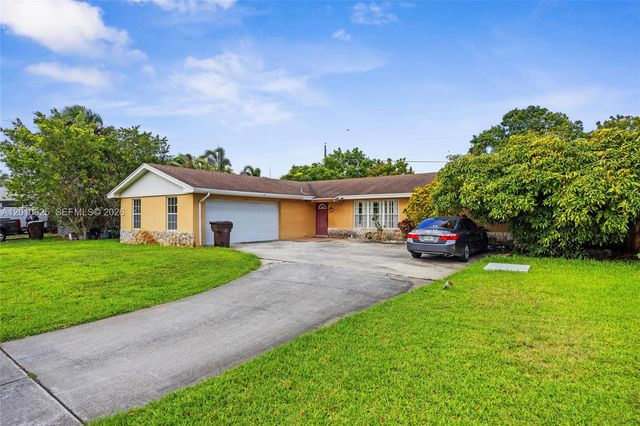 1831 Hiltonia Circle, West Palm Beach, FL 33407