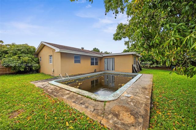 1831 Hiltonia Circle, West Palm Beach, FL 33407