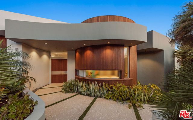 9305 Nightingale Drive, West Hollywood, CA 90069