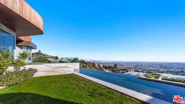 9305 Nightingale Drive, West Hollywood, CA 90069