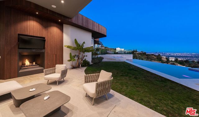 9305 Nightingale Drive, West Hollywood, CA 90069