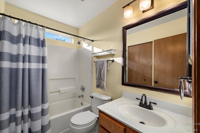 624 Lorree Lane, Lake In The Hills, IL 60156