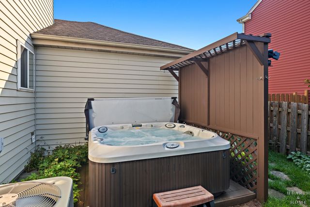 624 Lorree Lane, Lake In The Hills, IL 60156