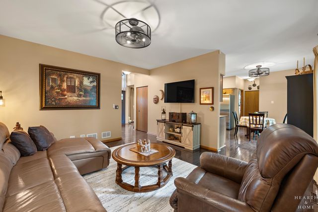 624 Lorree Lane, Lake In The Hills, IL 60156