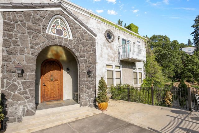 520 Glenview Drive, Ashland, OR 97520