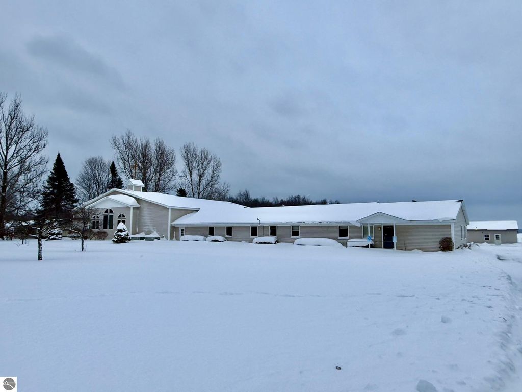 Image 1 of property listing at 1800 E M-55, Cadillac, MI 49601