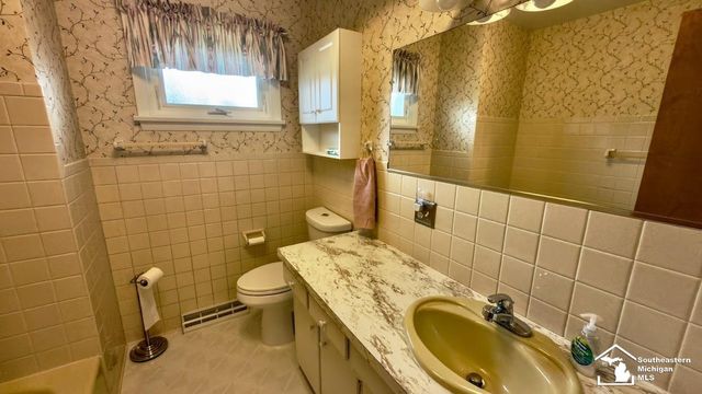 3783 Yargerville Road, La Salle, MI 48145