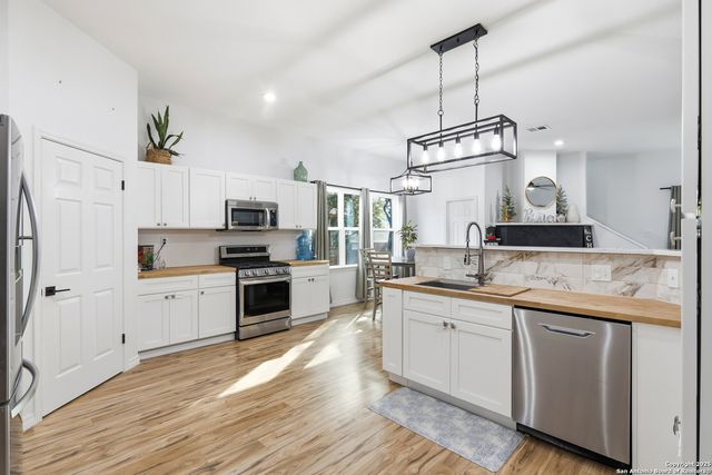 6438 Amber Oak, San Antonio, TX 78249