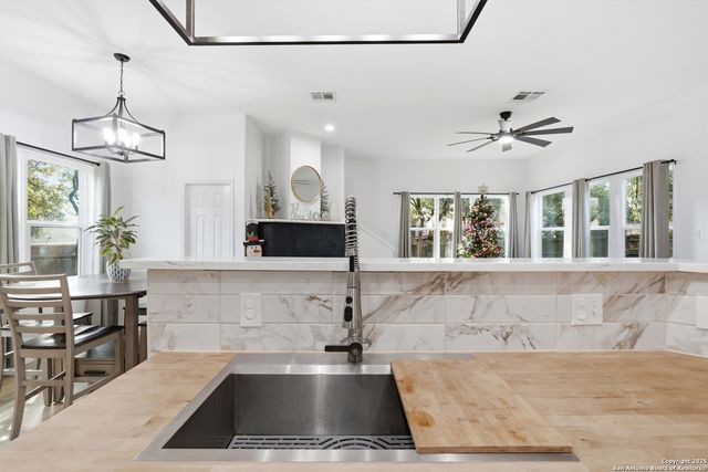 6438 Amber Oak, San Antonio, TX 78249