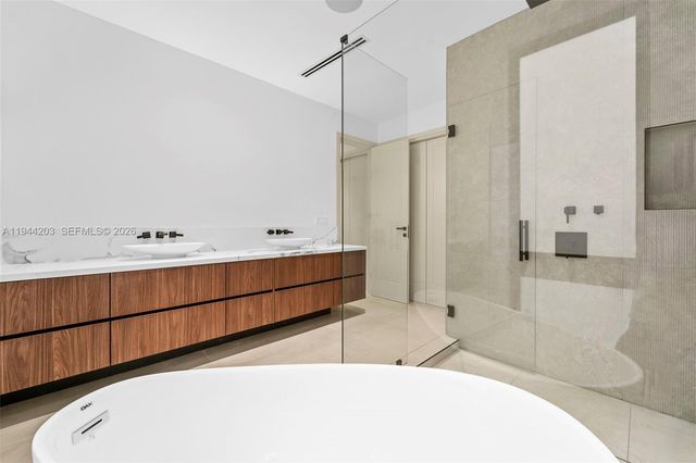 685 NE 81 St, Miami, FL 33138