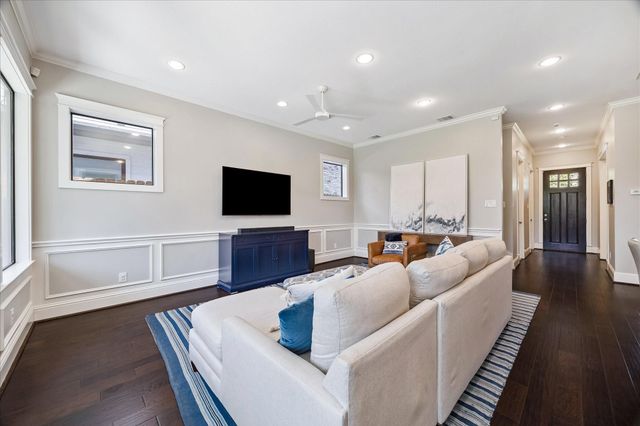 1211 Cheshire Lane, Houston, TX 77018