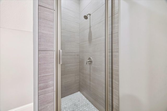 1211 Cheshire Lane, Houston, TX 77018