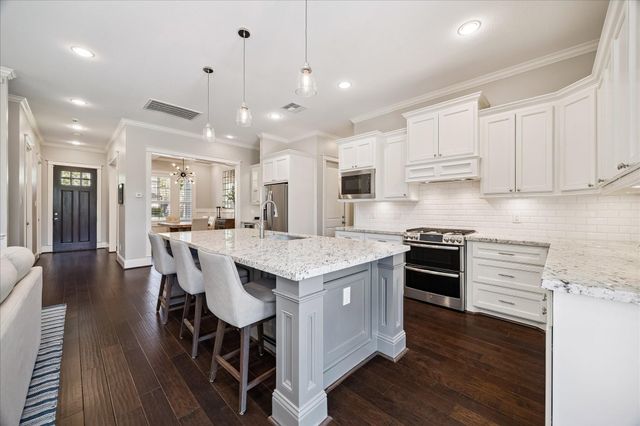 1211 Cheshire Lane, Houston, TX 77018