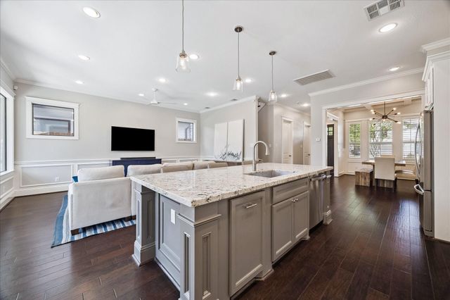 1211 Cheshire Lane, Houston, TX 77018