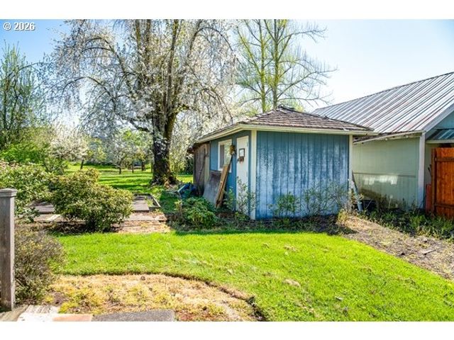885 66TH St, Springfield, OR 97478