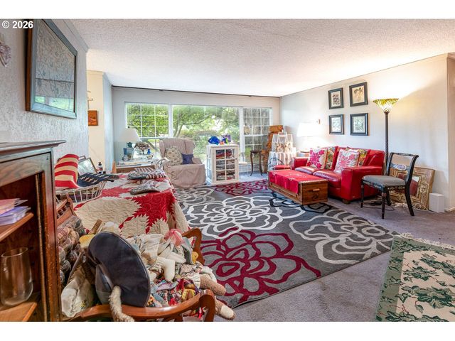 885 66TH St, Springfield, OR 97478