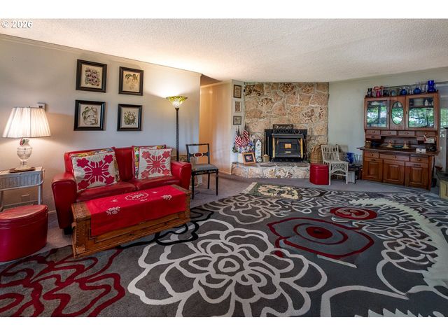 885 66TH St, Springfield, OR 97478