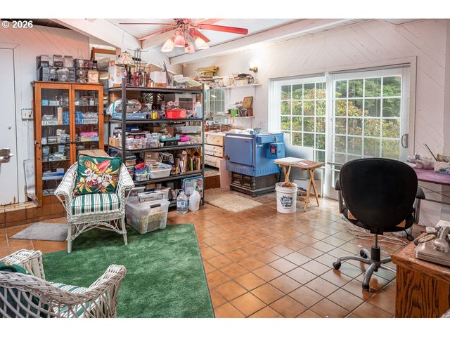 885 66TH St, Springfield, OR 97478