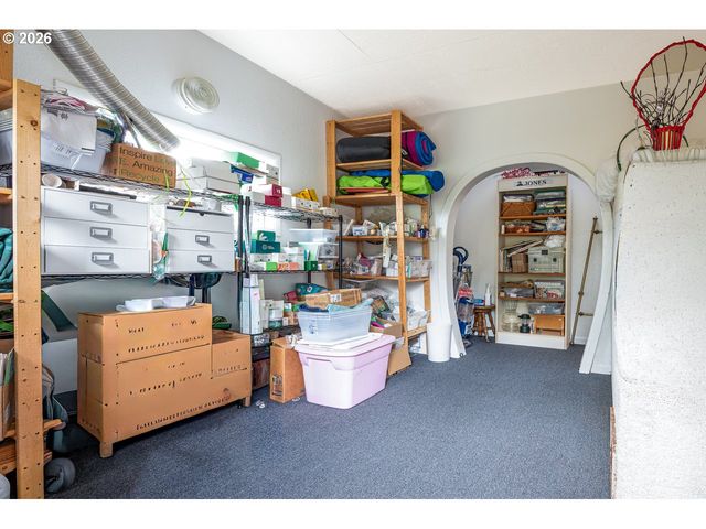 885 66TH St, Springfield, OR 97478