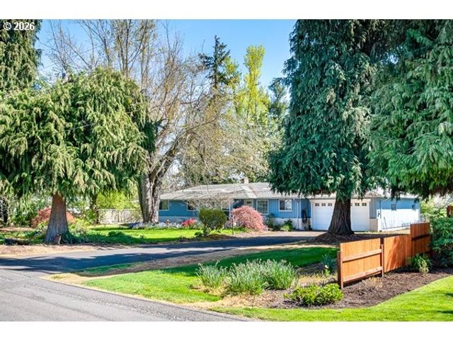 885 66TH St, Springfield, OR 97478
