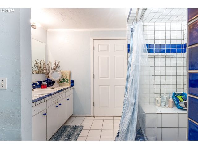 885 66TH St, Springfield, OR 97478