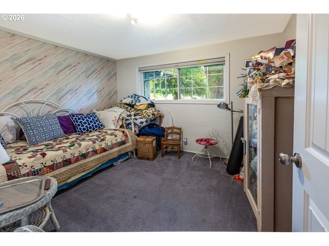 885 66TH St, Springfield, OR 97478