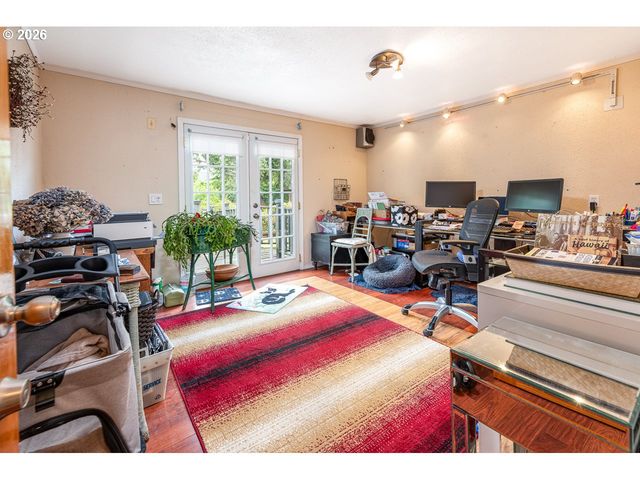 885 66TH St, Springfield, OR 97478
