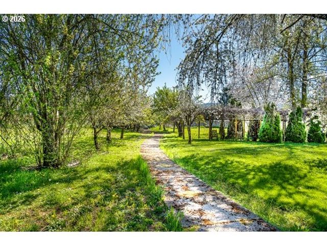 885 66TH St, Springfield, OR 97478