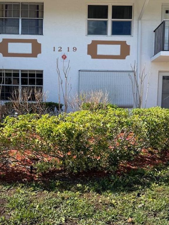 1219 S Lakes End Drive 2, Fort Pierce, FL 34982