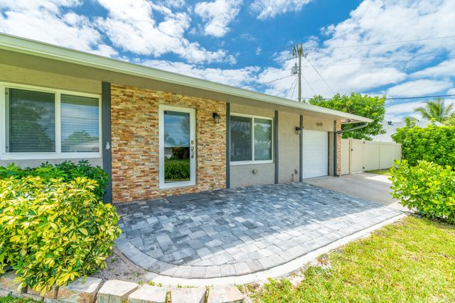 8099 Santa Fe Trail, Boca Raton, FL 33487