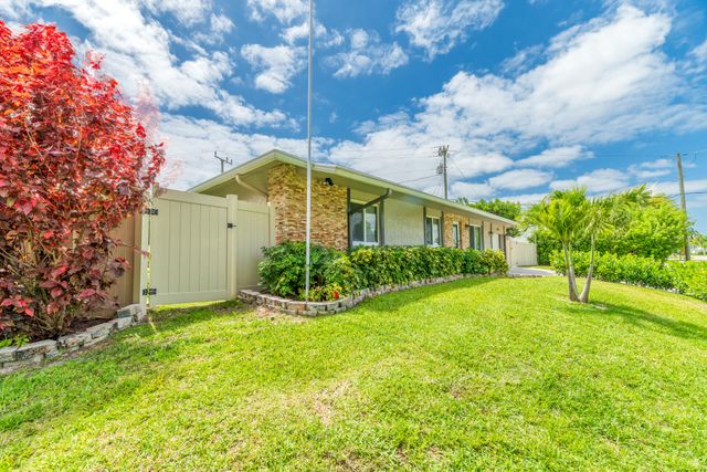 8099 Santa Fe Trail, Boca Raton, FL 33487