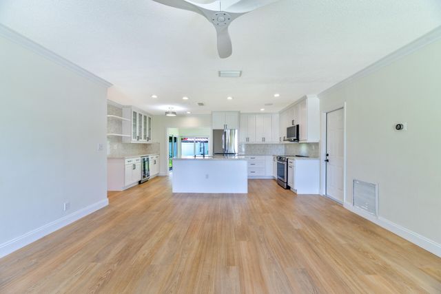 8099 Santa Fe Trail, Boca Raton, FL 33487