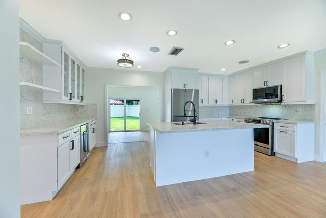 8099 Santa Fe Trail, Boca Raton, FL 33487