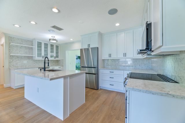 8099 Santa Fe Trail, Boca Raton, FL 33487