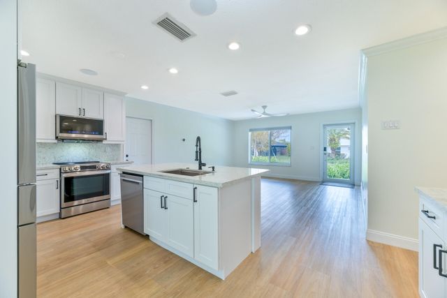 8099 Santa Fe Trail, Boca Raton, FL 33487