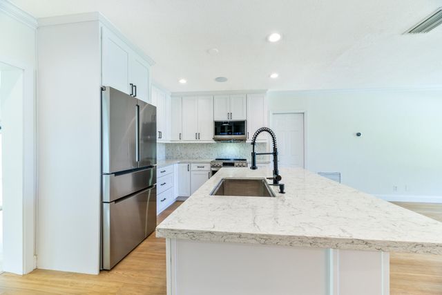 8099 Santa Fe Trail, Boca Raton, FL 33487