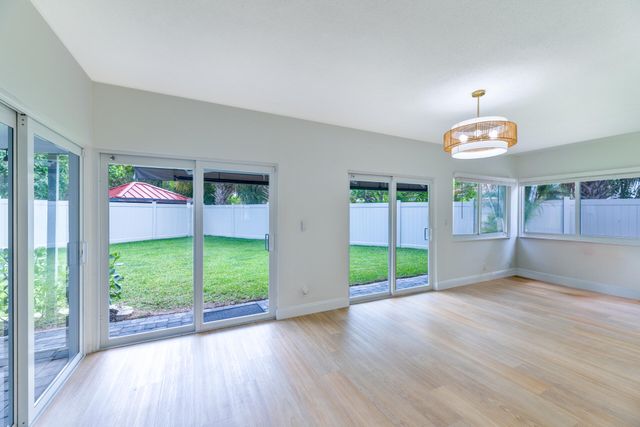 8099 Santa Fe Trail, Boca Raton, FL 33487