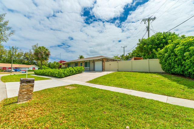 8099 Santa Fe Trail, Boca Raton, FL 33487