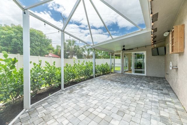 8099 Santa Fe Trail, Boca Raton, FL 33487
